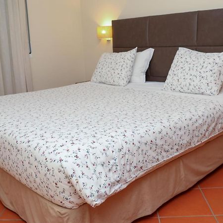 Raiz Alentejana II Bed & Breakfast เรเกงกุส ดิ มอนซารัซ ภายนอก รูปภาพ