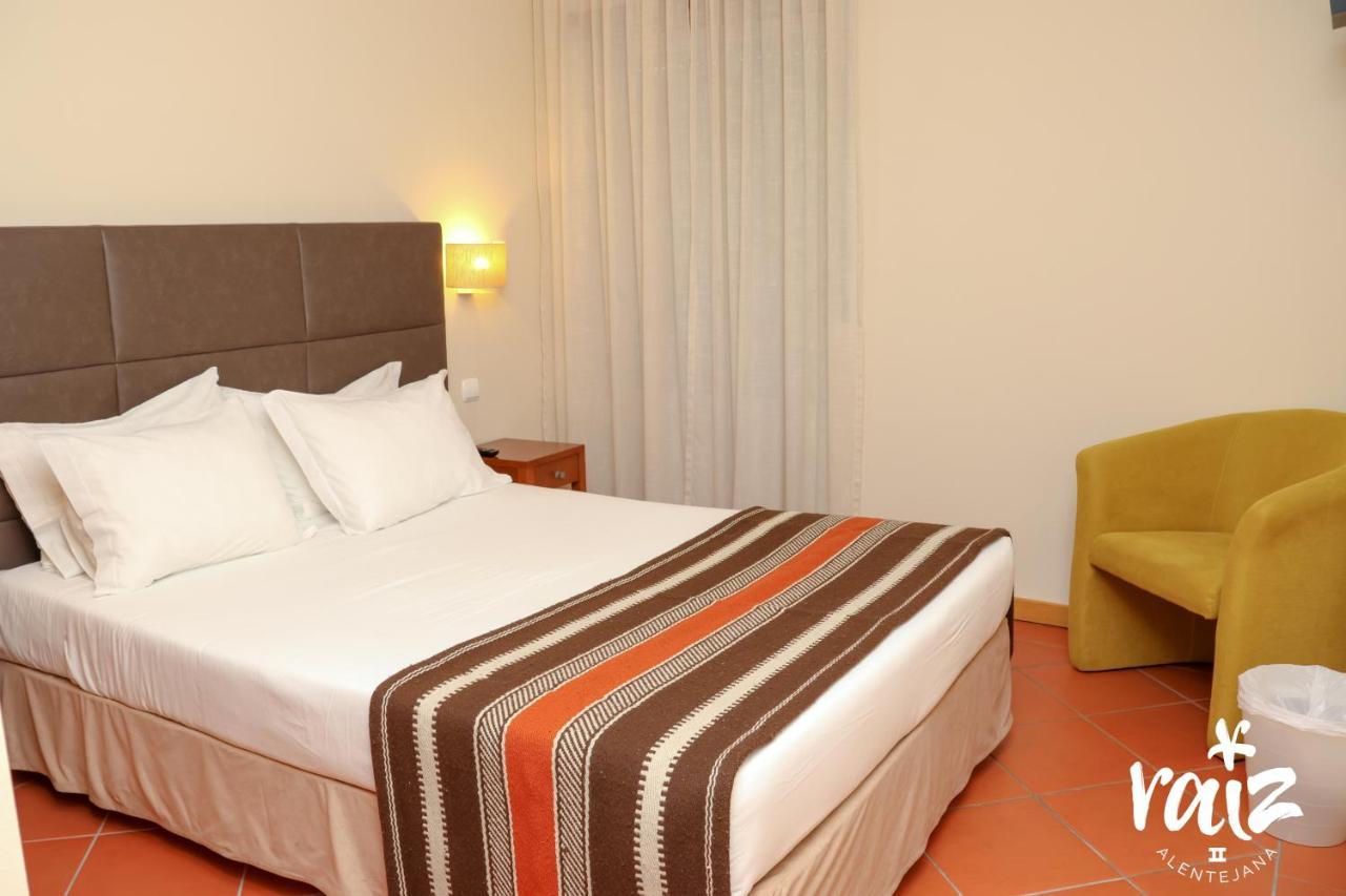 Raiz Alentejana II Bed & Breakfast เรเกงกุส ดิ มอนซารัซ ภายนอก รูปภาพ