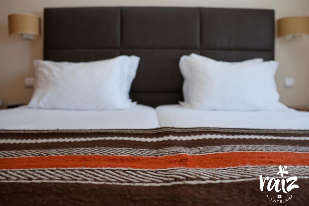 Raiz Alentejana II Bed & Breakfast เรเกงกุส ดิ มอนซารัซ ภายนอก รูปภาพ