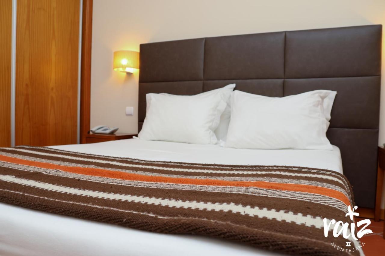 Raiz Alentejana II Bed & Breakfast เรเกงกุส ดิ มอนซารัซ ภายนอก รูปภาพ