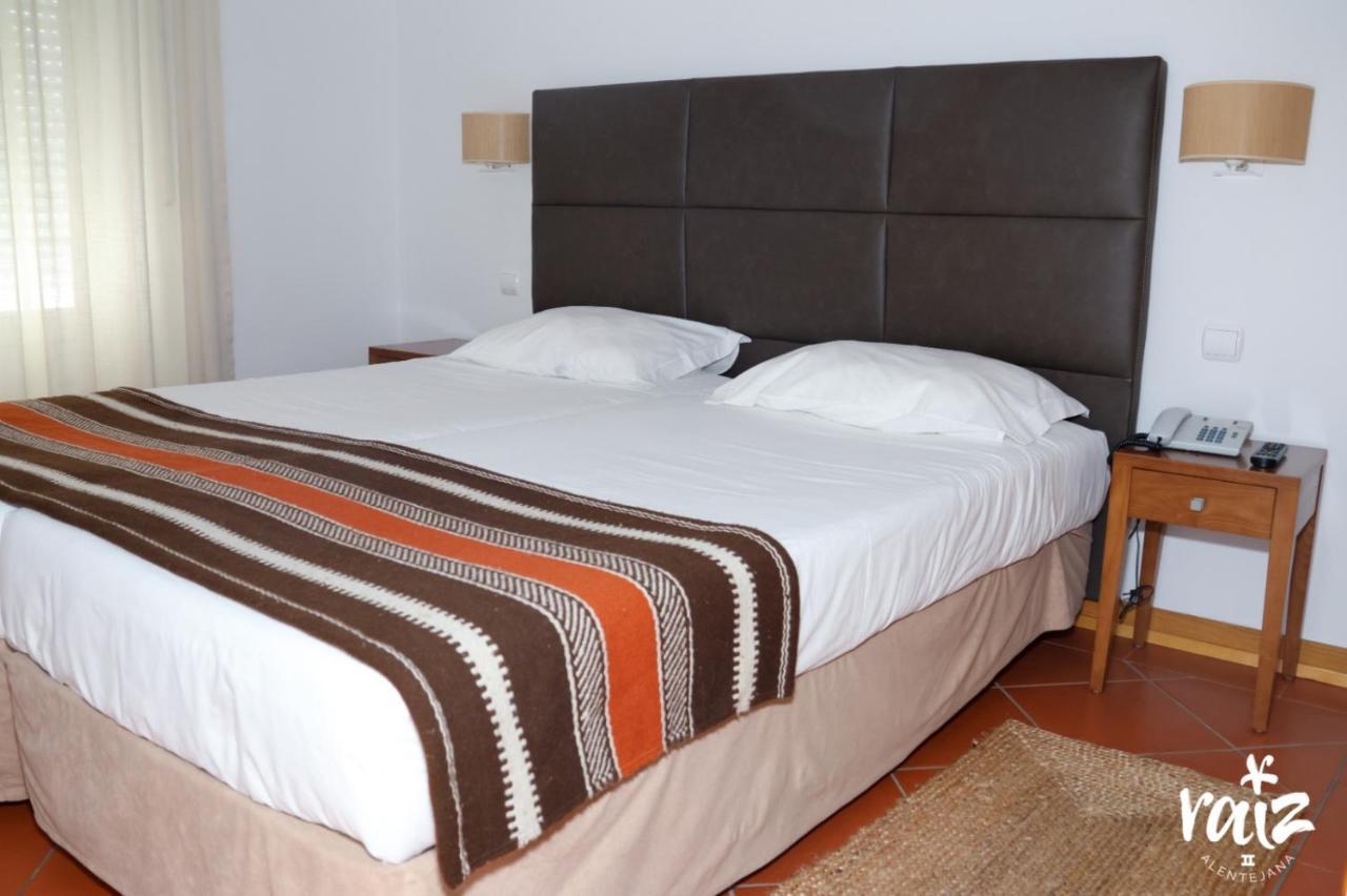 Raiz Alentejana II Bed & Breakfast เรเกงกุส ดิ มอนซารัซ ภายนอก รูปภาพ